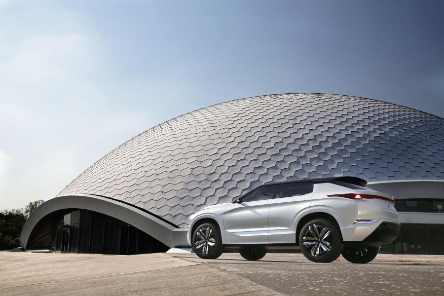  Mitsubishi GT-PHEV Concept 2016 года  (фото 27 из 30)